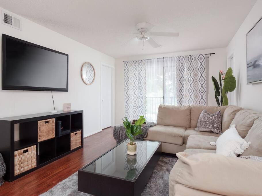 Spacious Condo Mins To Shands, University, & Downtown! Gainesville Bagian luar foto