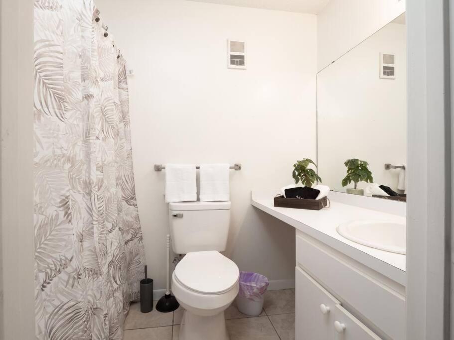 Spacious Condo Mins To Shands, University, & Downtown! Gainesville Bagian luar foto