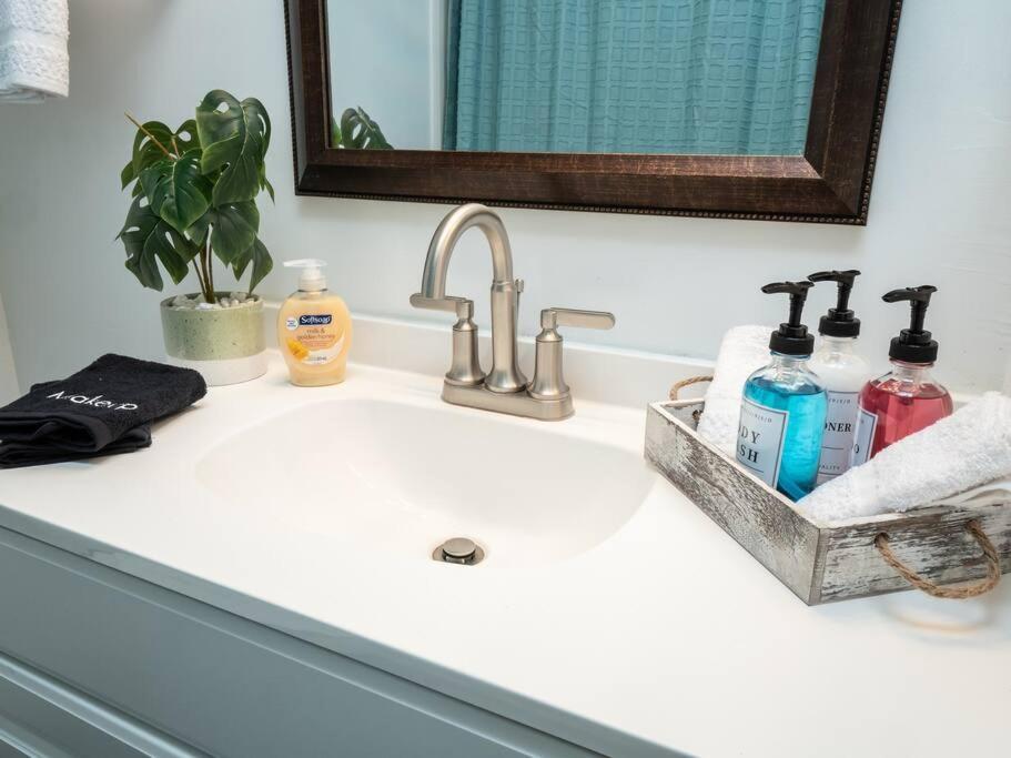 Spacious Condo Mins To Shands, University, & Downtown! Gainesville Bagian luar foto