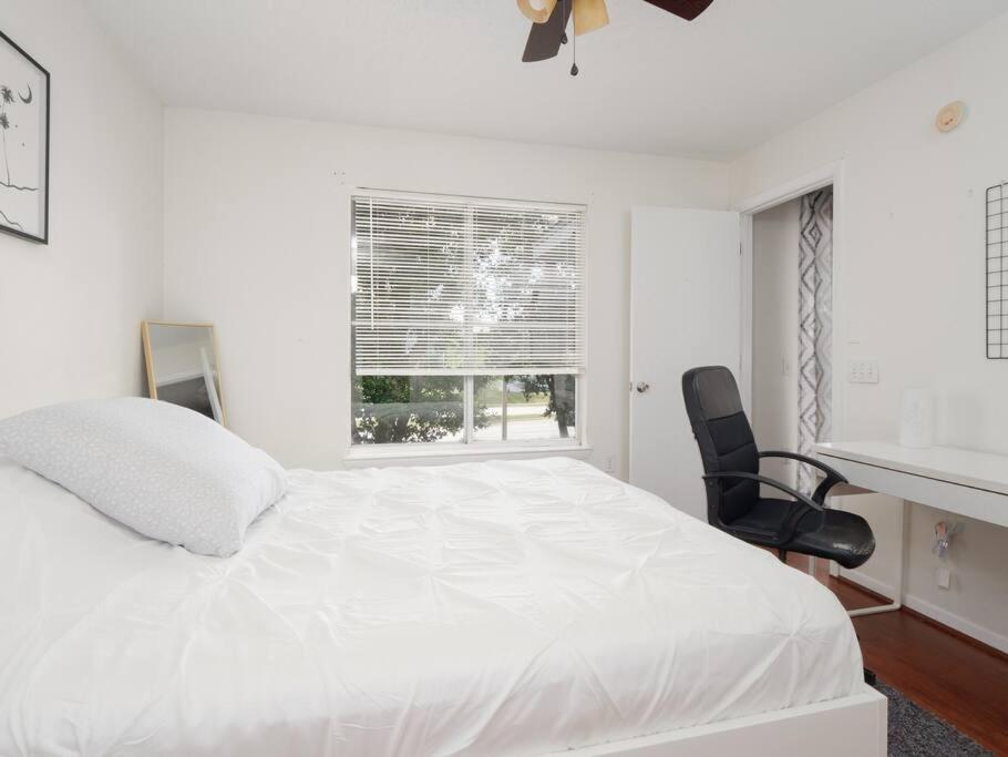 Spacious Condo Mins To Shands, University, & Downtown! Gainesville Bagian luar foto