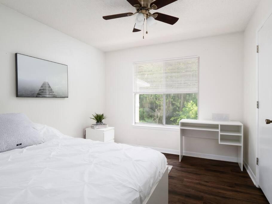 Spacious Condo Mins To Shands, University, & Downtown! Gainesville Bagian luar foto